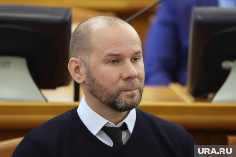 Начальник курганского спортуправления заряжается бодростью в спортзале по утрам