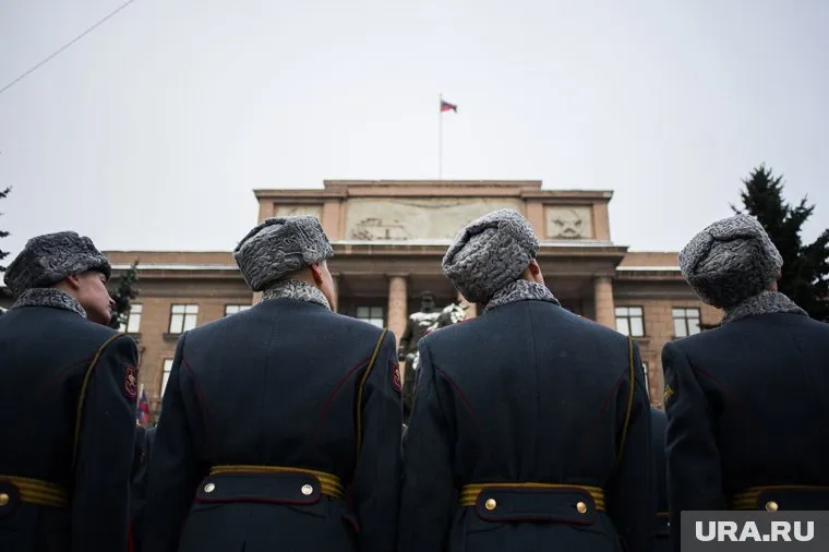 В центре Екатеринбурга военнослужащие отпраздновали день основания ЦВО