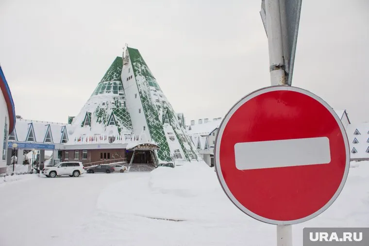 На дороге ограничена видимость из-за метели и ветра