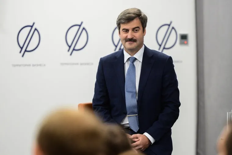 Поздравление победителей всероссийских грантовых конкурсов летней форумной кампании 2017 замгубернатора Челябинской области Евгением Рединым. Челябинск