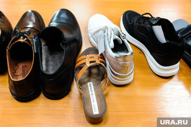 Краснодарцы массово собирают выброшенную обувь