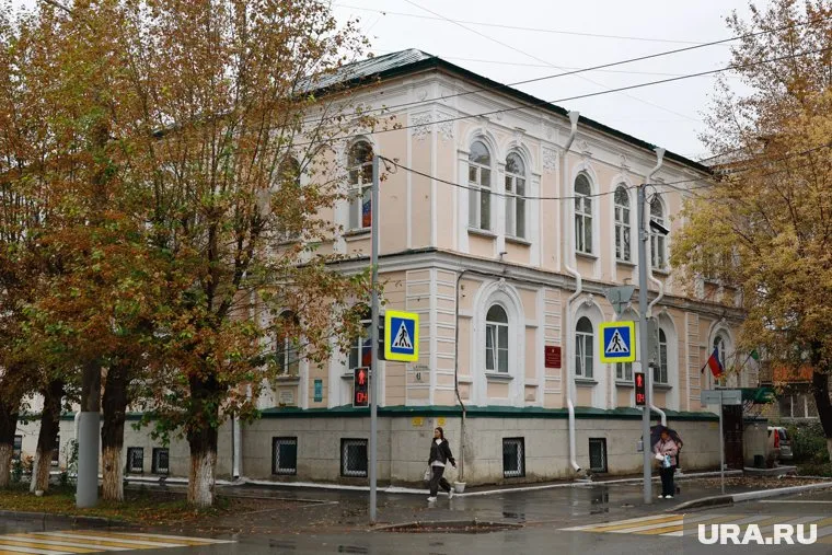 Первый кирпичный дом Кургана почти два столетия служит детям