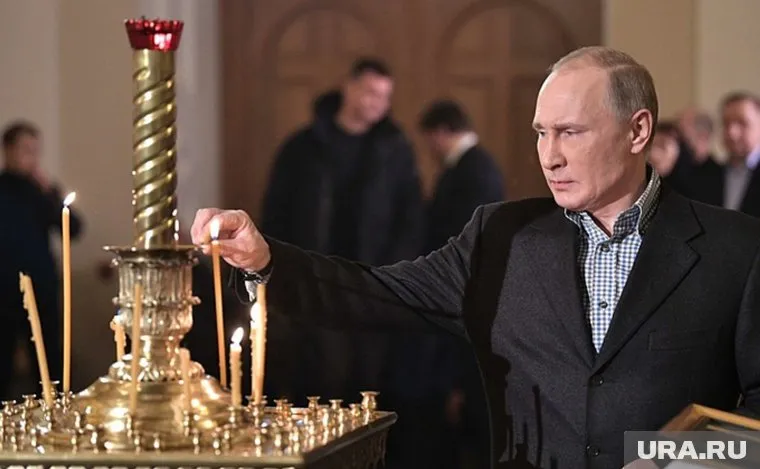 Владимир Путин встретил праздник в одном из старейших храмов Санкт-Петербурга
