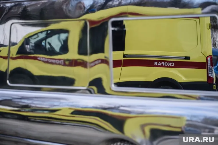 На месте происшествия работают экстренные службы