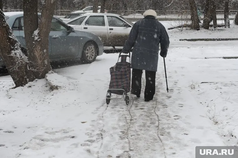 Россиян с небольшим заработком предложили отправлять на пенсию раньше