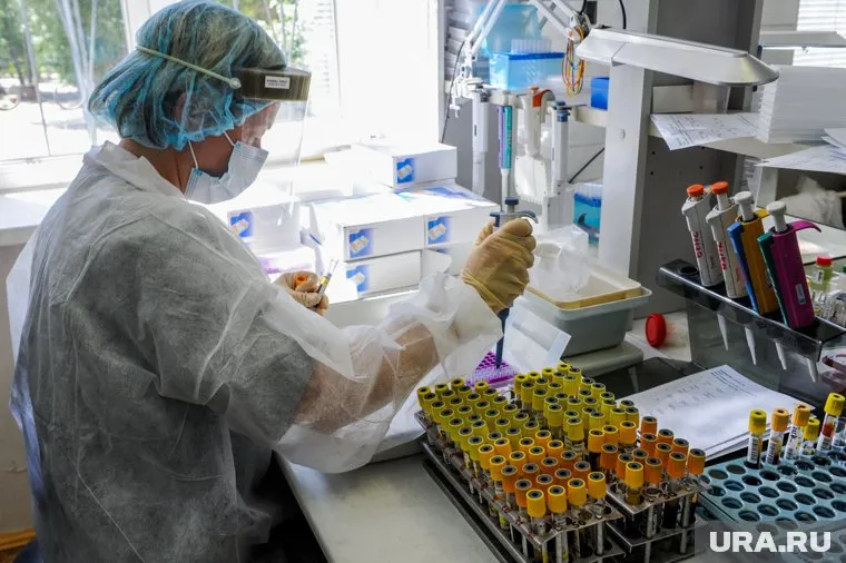 Медики ЯНАО пока не могут определять, что за штамм коронавируса у больного