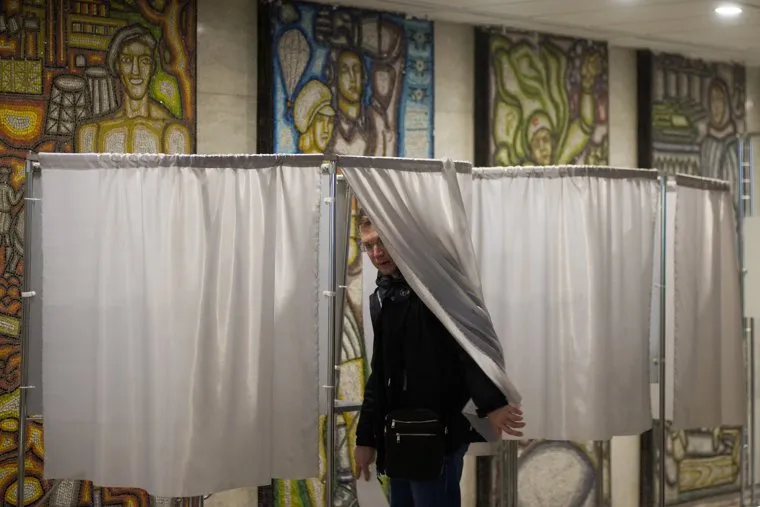 ВЫБОРЫ 2018. Голосование на выборах президента РФ. Екатеринбурга, голосование, кабинка для голосования, 18марта, выборы президента россии, выборы2018