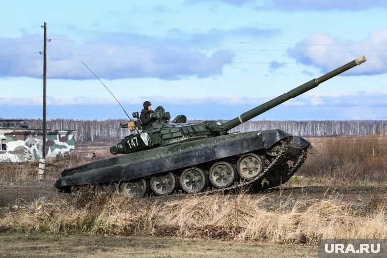 Российские танки крушат разваливающийся укрепленный район ВСУ на Авдеевском направлении