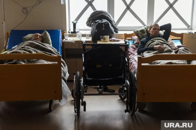 В госпитали Украины прибывает большое количество раненых, рассказал один из врачей