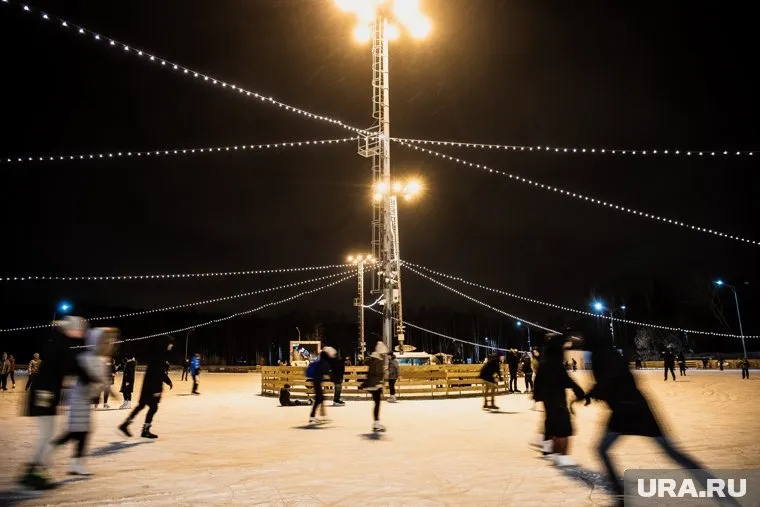 Орлов отметил, что, как житель города, хотел бы, чтобы в центре Екатеринбурга располагался большой каток