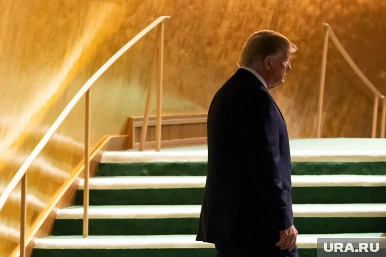 Трамп останется в больнице под наблюдением врачей
