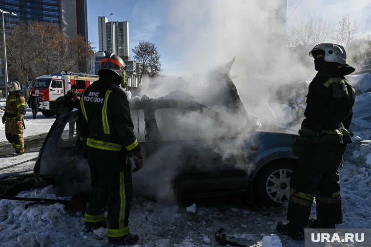 В Губкинском за 10 минут ликвидировали возгорание авто (архивное фото)