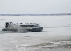 На переправе Салехард-Лабытнанги начинают работу суда на воздушной подушке