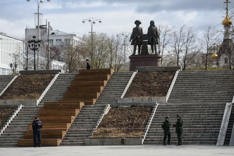 Военный парад в честь Дня Победы на площади 1905 года. Екатеринбург 