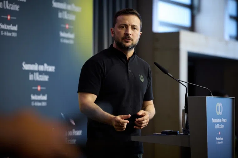 Зеленский рассказал об отказе Китая продавать оружие для Украины