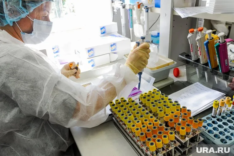 Количество заболевших за сутки незначительно снизилось