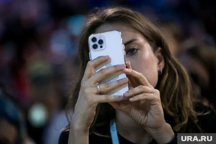 Хакеры могут удаленно устанавливать шпионское ПО на iPhone