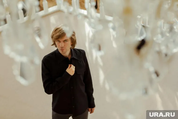 Вечер пятницы с читателями URA.RU проведет музыкант Миша Лузин