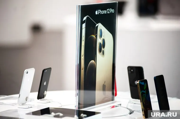 Несмотря на уход из РФ, Apple ежемесячно поставляет в страну тысячи устройств