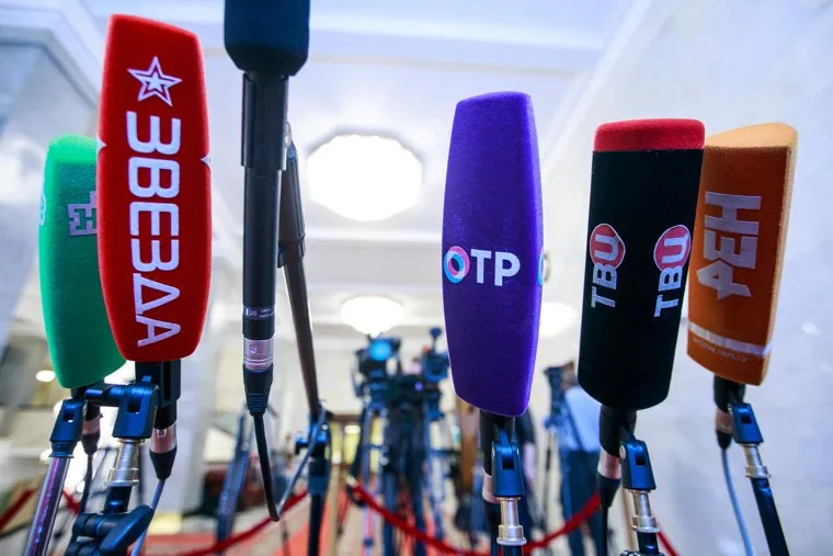 Пленарное заседание Государственной Думы. Москва, микрофоны, сми, нтв, звезда, отр, телеканалы, твц, рен-тв