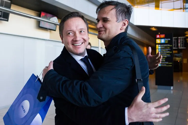 Уральский бизнесмен Сергей Капчук в аэропорту Кольцово. Екатеринбург , улыбка, джултаев константин, капчук сергей