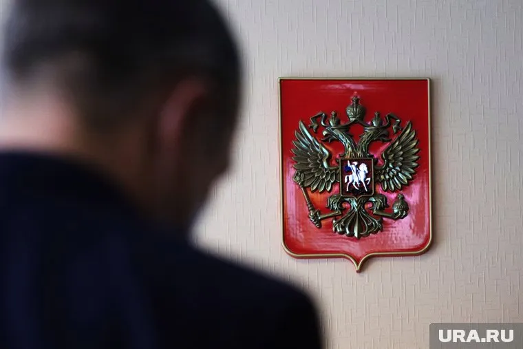 Чиновник взял 500 тысяч рублей, чтобы не проводить проверку на кладбищах