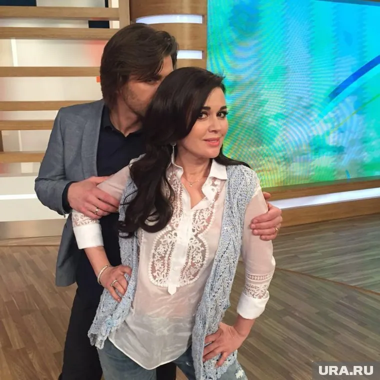 Муж Анастасии Заворотнюк вынужденно покинул актрису