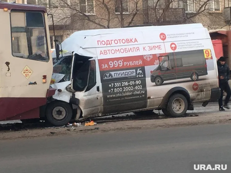 Трамвай буквально вошел в кабину маршрутки