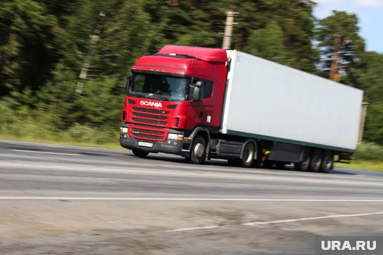 В первом полугодии 2024 года зарплата дальнобойщиков выросла на 13%