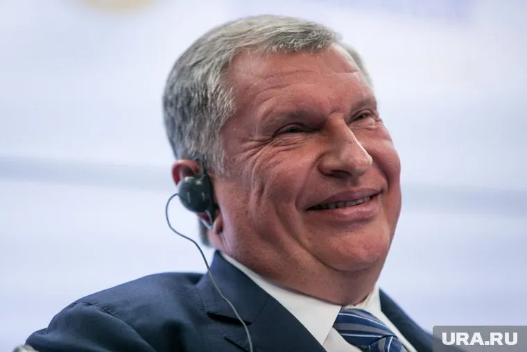 Игорь Сечин, по данным Reuters, мог летать за рубеж на выходных