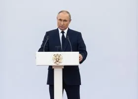 Путин сократил число заместителей Мишустина