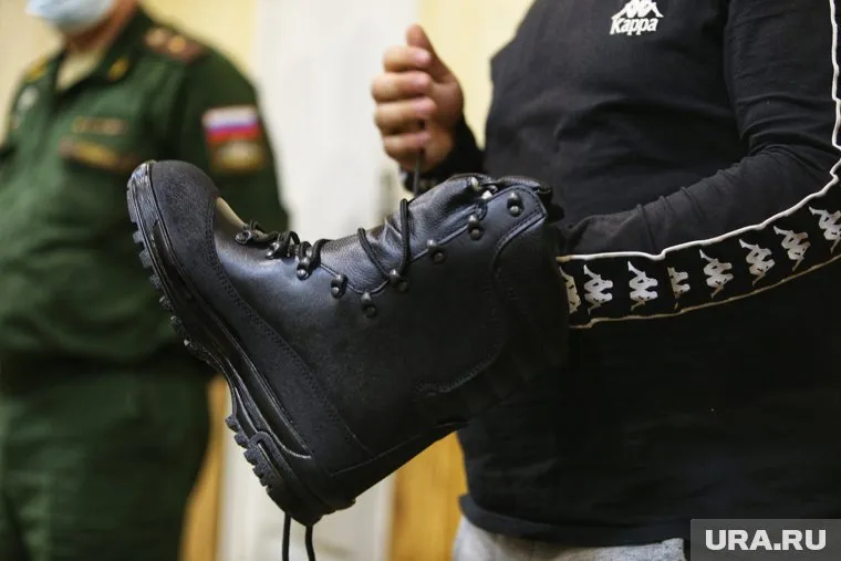 Экс-депутат Александр Григоренко рекомендует взять с собой теплую одежду и тактическую обувь