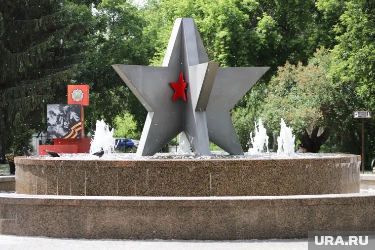 Возле парка Победы в Кургане транслируют рекламу салон эротического массажа для мужчин