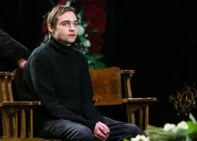 Падение из окна и обострение болезни: тяжелые испытания сына Ефремова