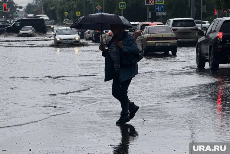 Власти Кургана начали устранять последствия ливня