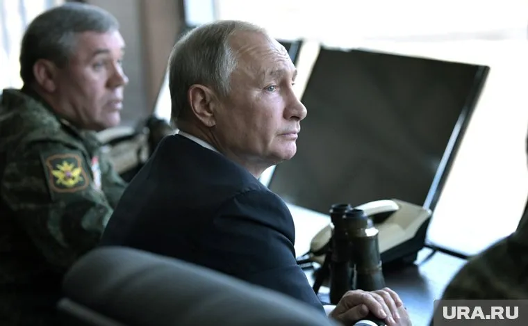 Герасимов доложил Путину об успехах армии в Курской области