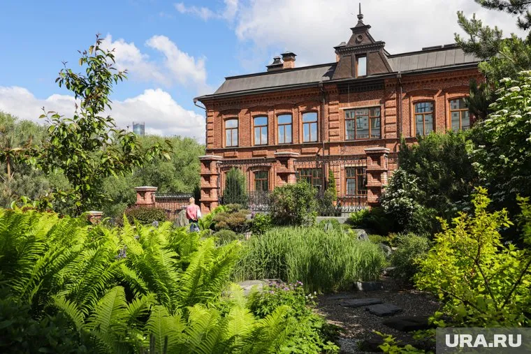 Сад существует с 2016 года, в его создании участвовала британский дизайнер Карли Кершоу