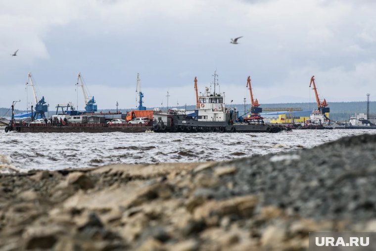 Власти ЯНАО сообщили дату закрытия переправы Салехард — Лабытнанги