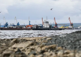 Власти ЯНАО сообщили дату закрытия переправы Салехард — Лабытнанги