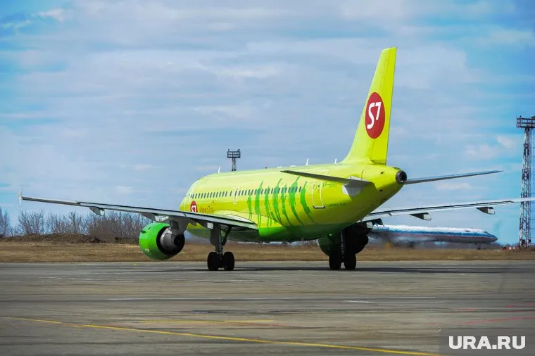 Жители Надыма жалуются, что авиакомпания отменяет рейсы