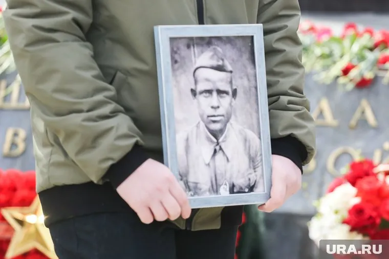 «Бессмертный полк» проходит в Берлине в годовщину 80-летия Победы