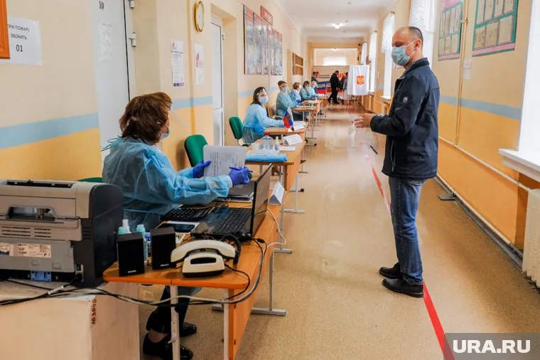 На одном из участков наблюдатель потребовал себе место с лучшим обзором (архивное фото)