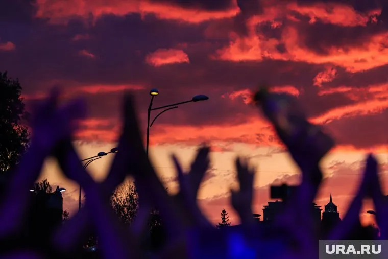 Фанаты заваливают организаторов вопросами, когда же они смогут вернуть деньги