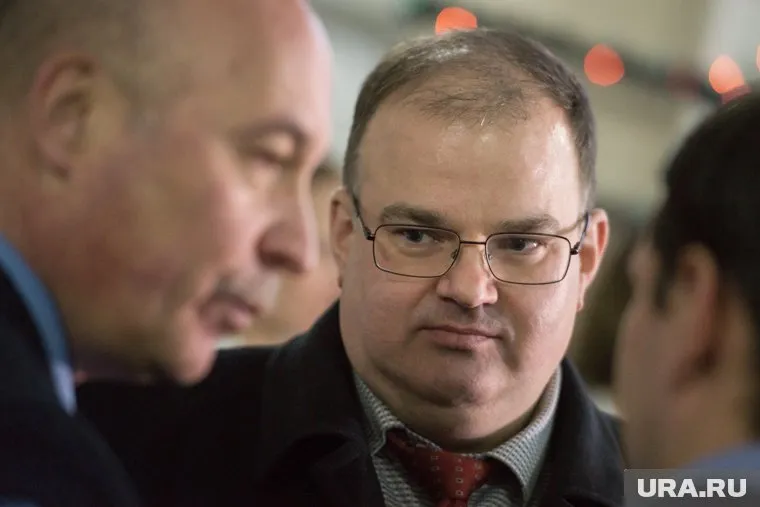 Скандал с хирургами снова «аукнулся» Андрею Цветкову (в очках)