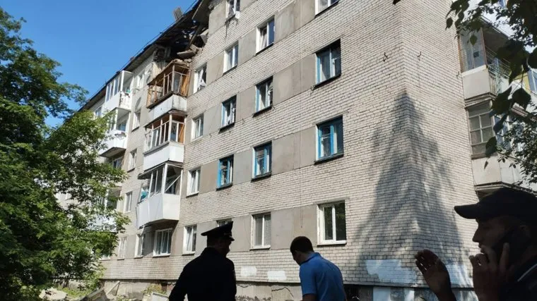 На месте взрыва работают ведомства