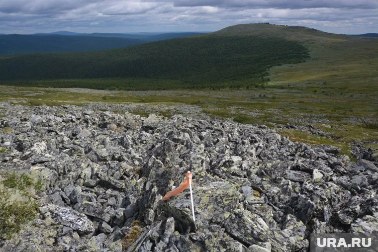 На этом месте на горе Холатчахль стояла палатка дятловцев
