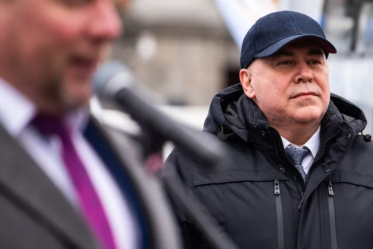 Торжественная церемония передачи машин скорой медицинской помощи на  Площади 1905 года. Екатеринбург