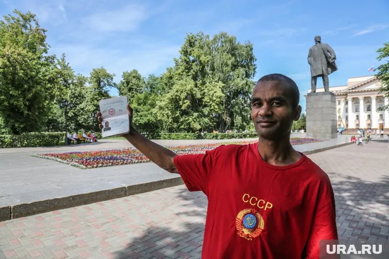 Айо Бенес пожаловался на бюрократию в паспортном столе