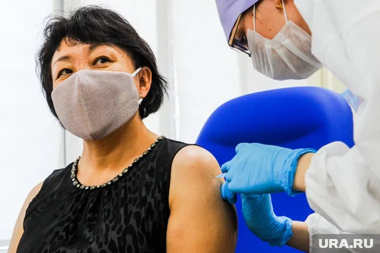 Вакцинация от коронавируса началась в РФ в декабре