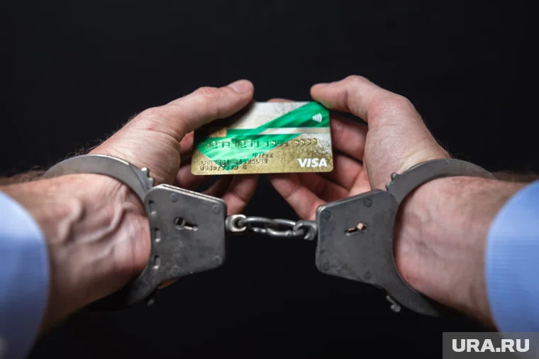 Женщина не пользовалась банковской картой, но обязана выплатить деньги пострадавшей